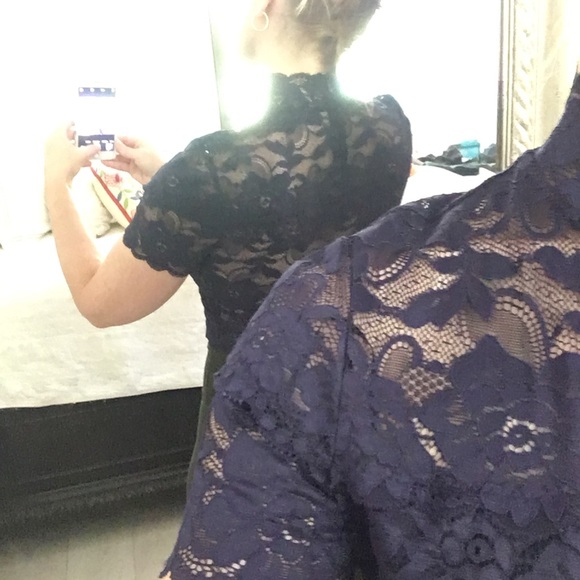 Navy Lace mock neck cropped top. - Picture 2 of 5